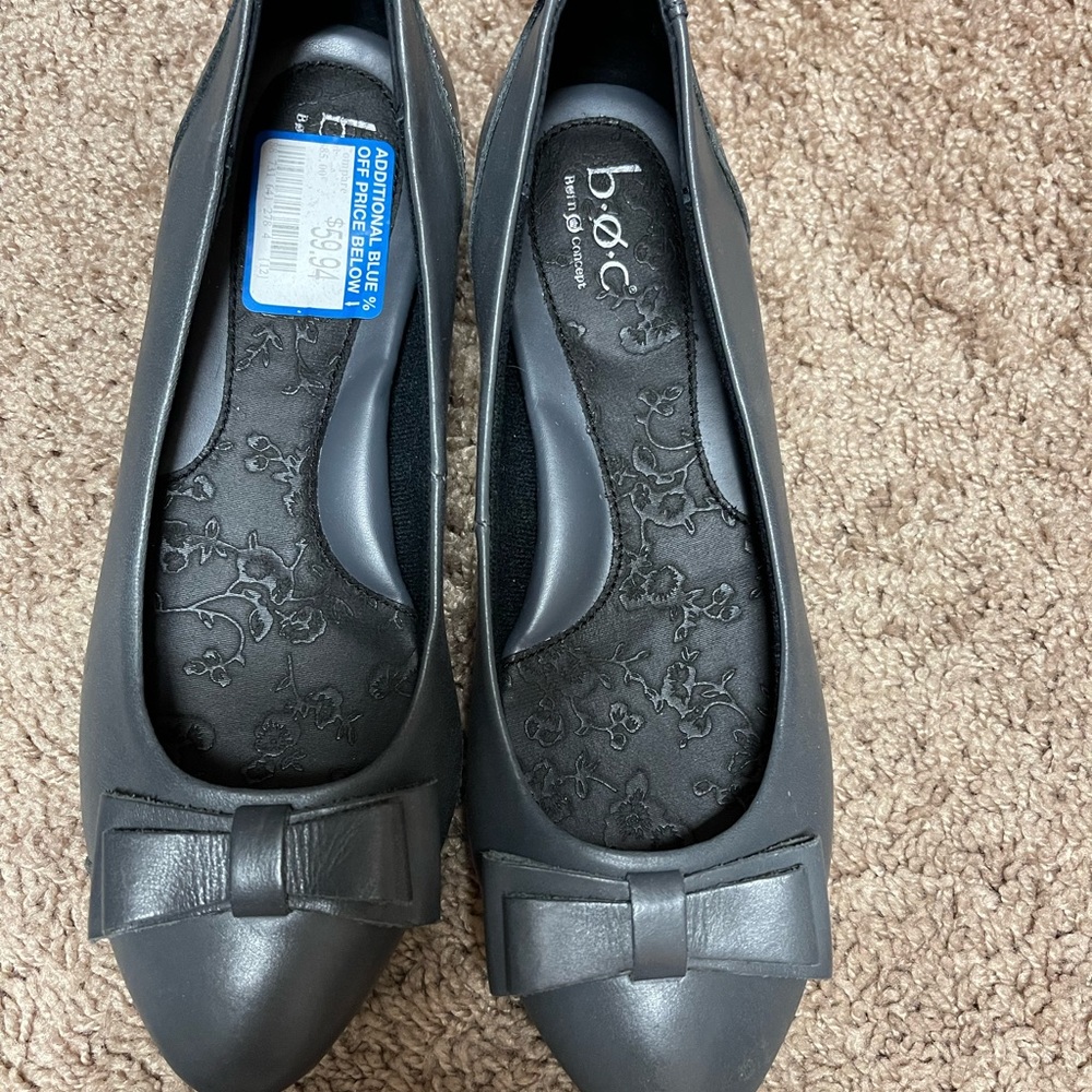 b.o.c brand new shoes. Gray color with bow